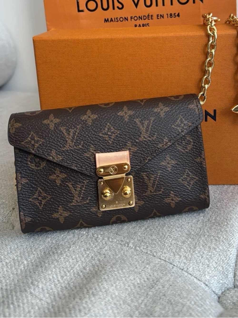 Louis Vuitton Pouch Metis Belt Crossbody Pouch in Brown & Gold NWT